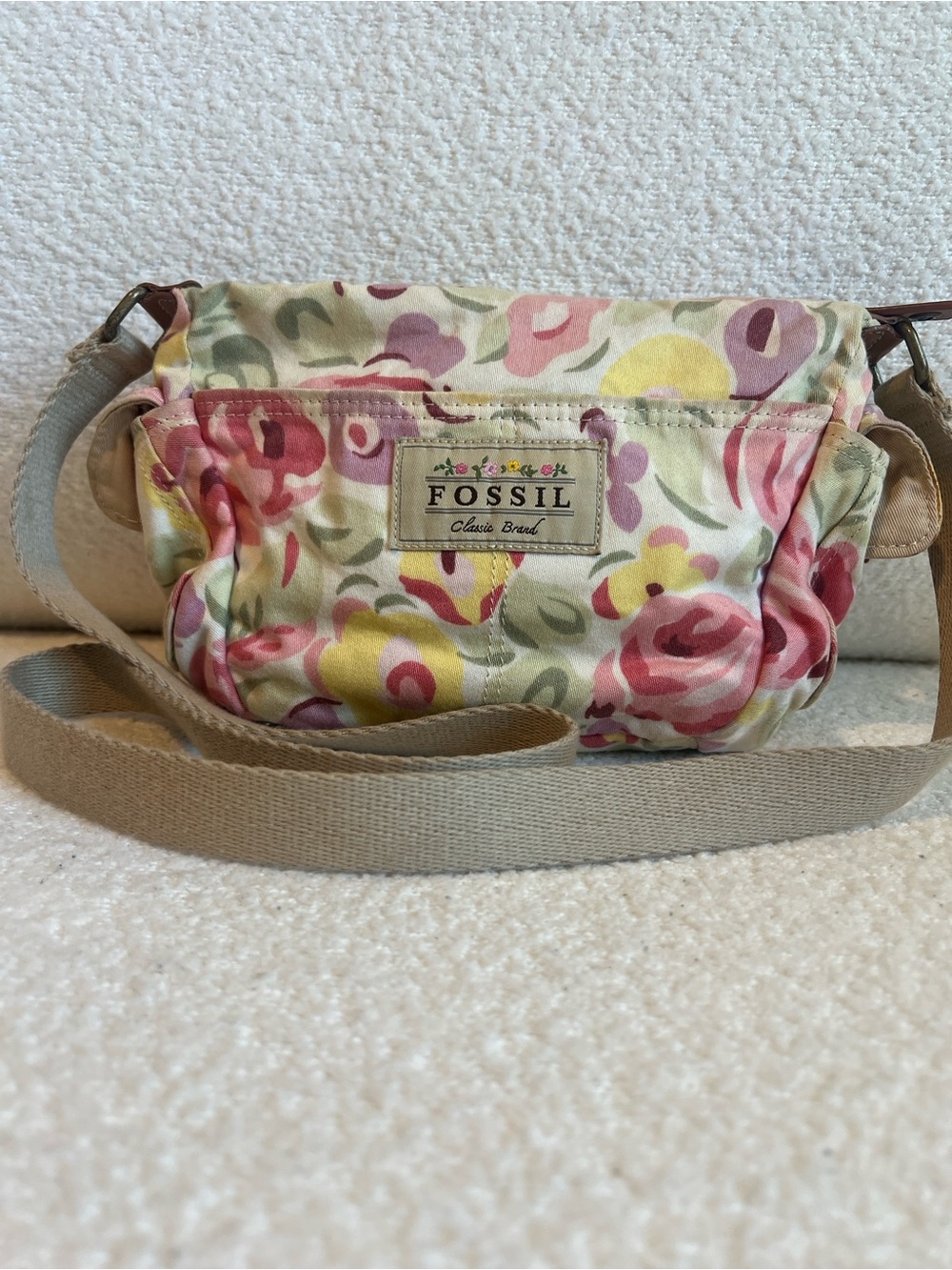 Vintage Fossil Classic Brand Floral Canvas Crossbody Bag in Pink & Cream
